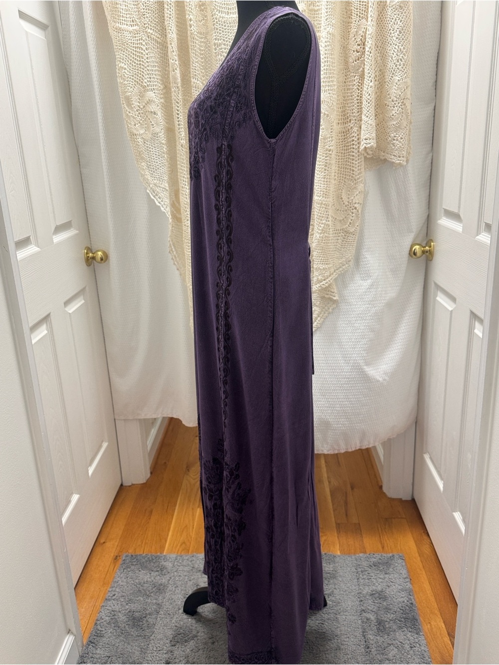 V-neck Vintage 100% Viscose Embroidered Purple Maxi Dress - Picture 6 of 14